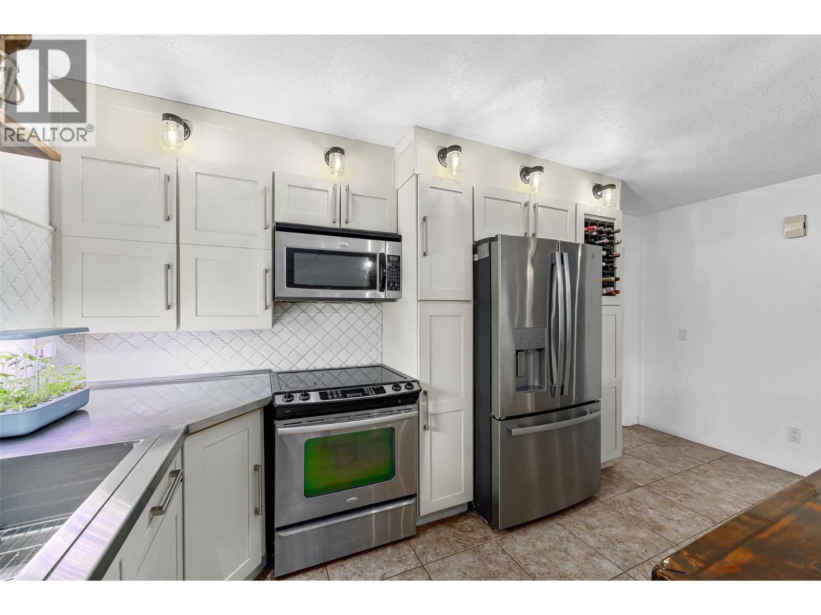 145 Magic Drive, Kelowna, British Columbia  V1V 1N2 - Photo 13 - 10400137