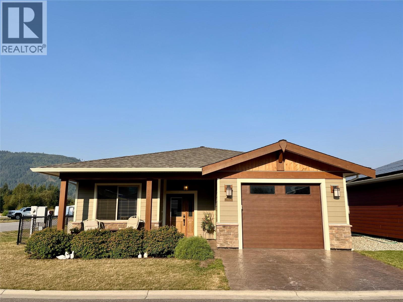 1132 Willow Row, Sicamous, British Columbia  V0E 2V0 - Photo 2 - 10400223