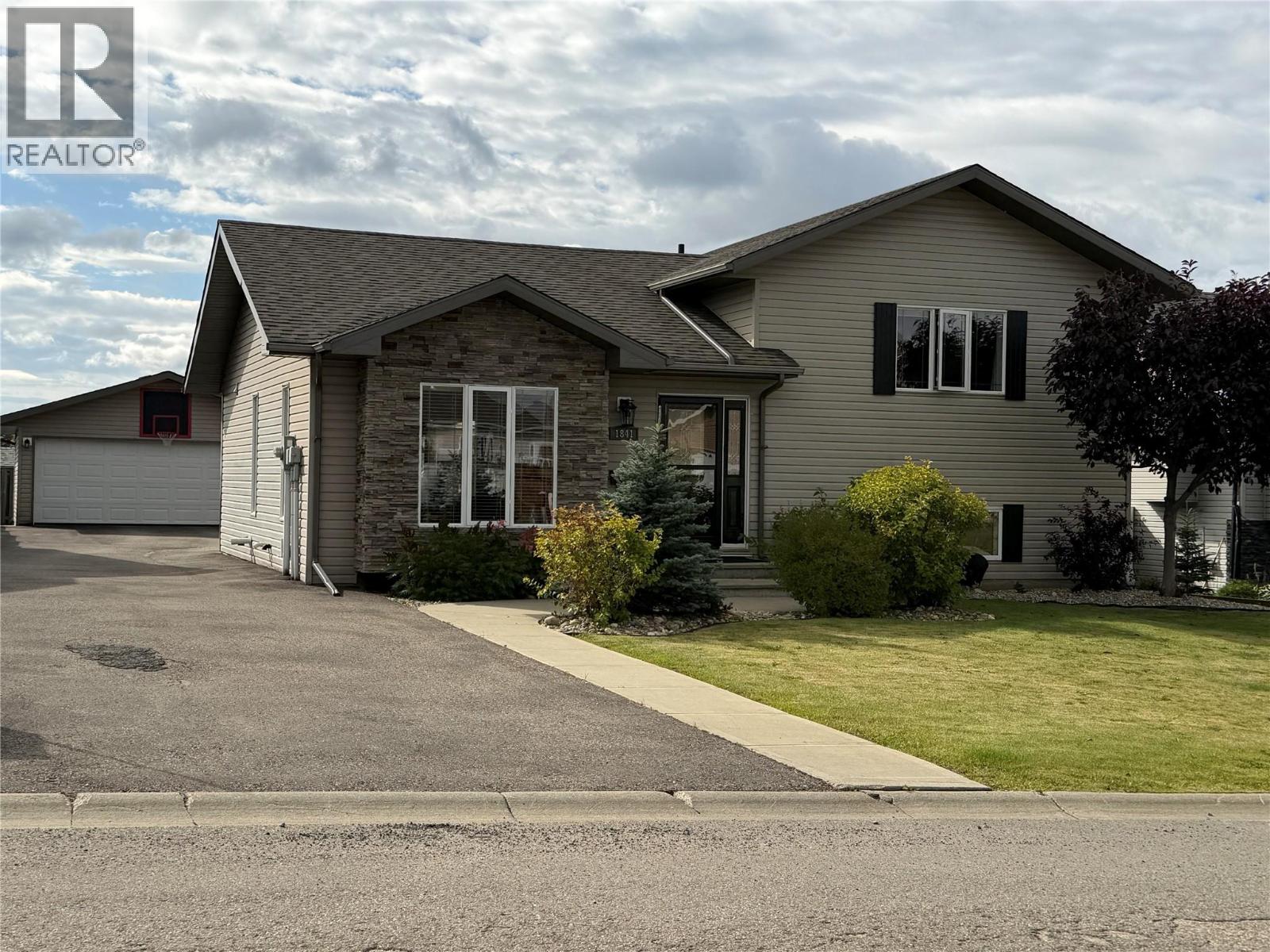 1841 87 Avenue, Dawson Creek, British Columbia  V1G 0B6 - Photo 1 - 10400963