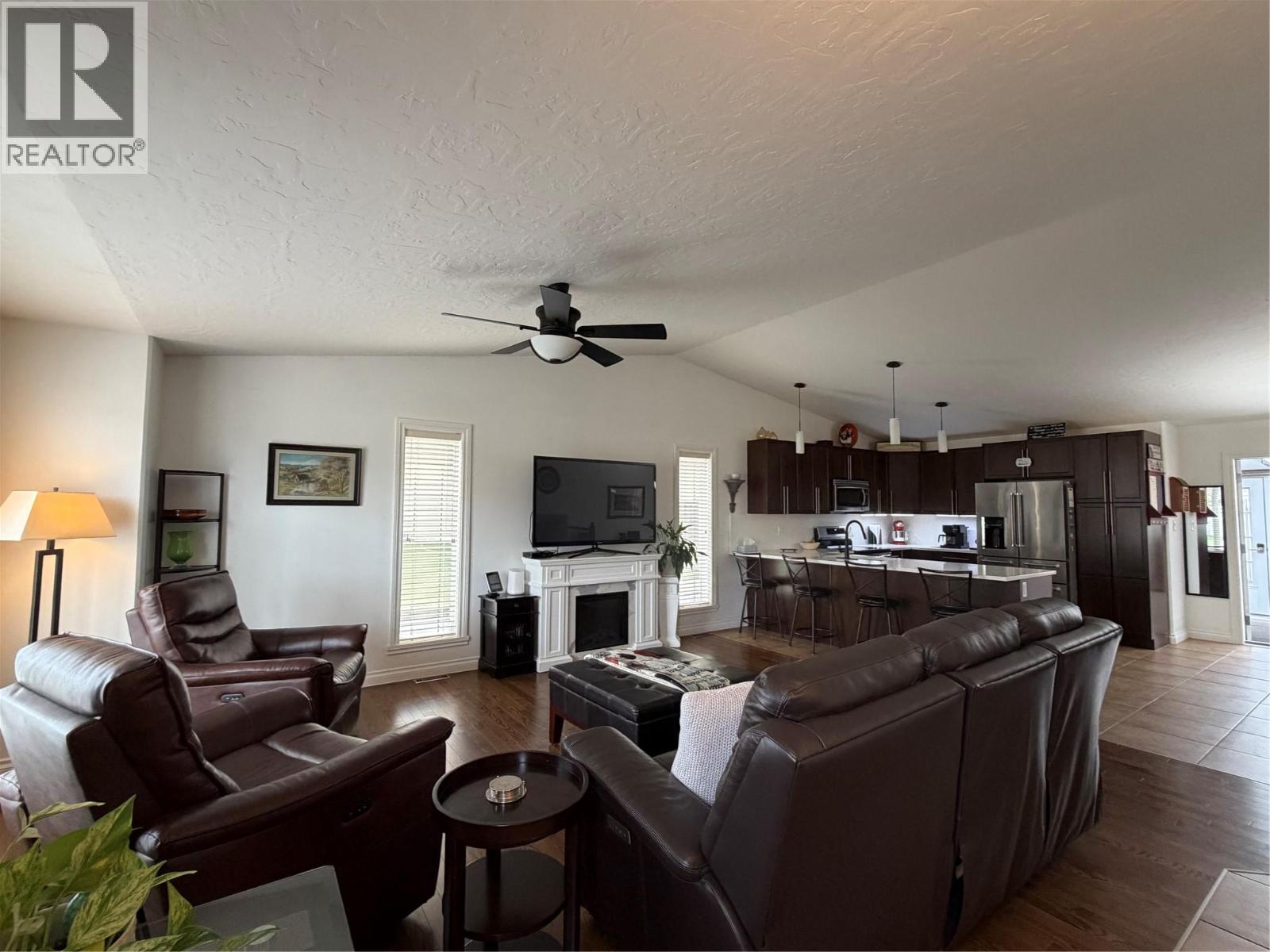 1841 87 Avenue, Dawson Creek, British Columbia  V1G 0B6 - Photo 4 - 10400963
