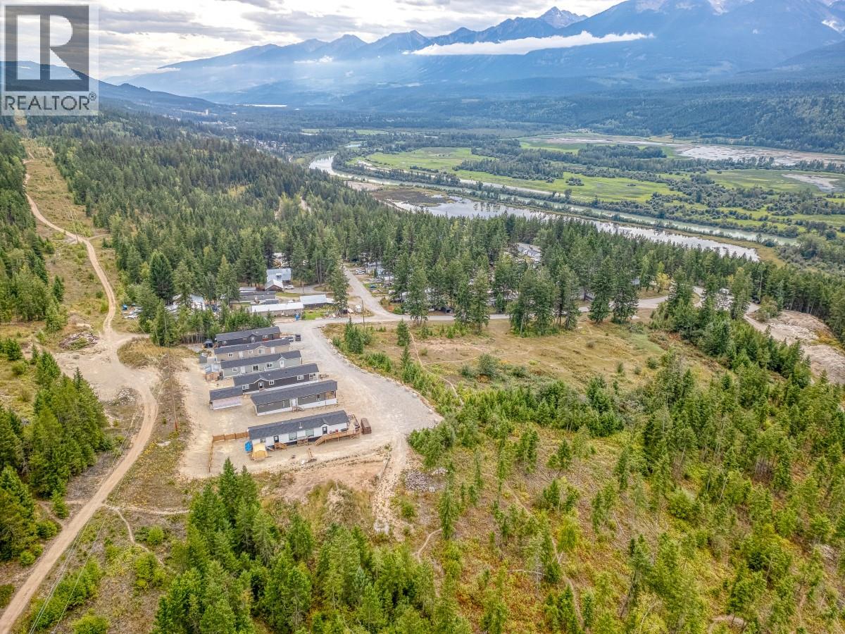 470 Reflection Lake Road, Golden, British Columbia  V0A 1H6 - Photo 1 - 10400928
