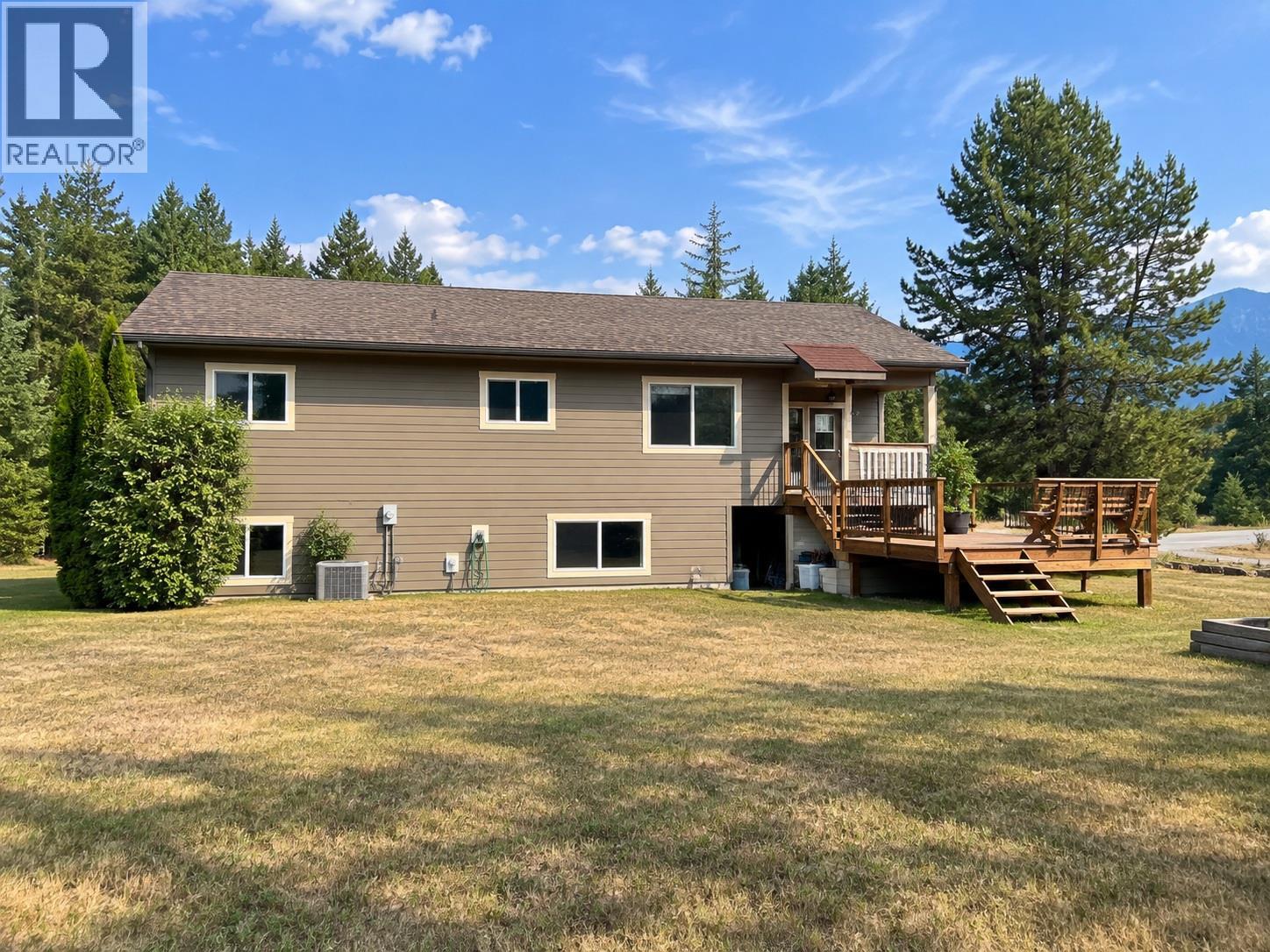 218 10th Avenue Nw, Nakusp, British Columbia  V0G 1R0 - Photo 2 - 10400519