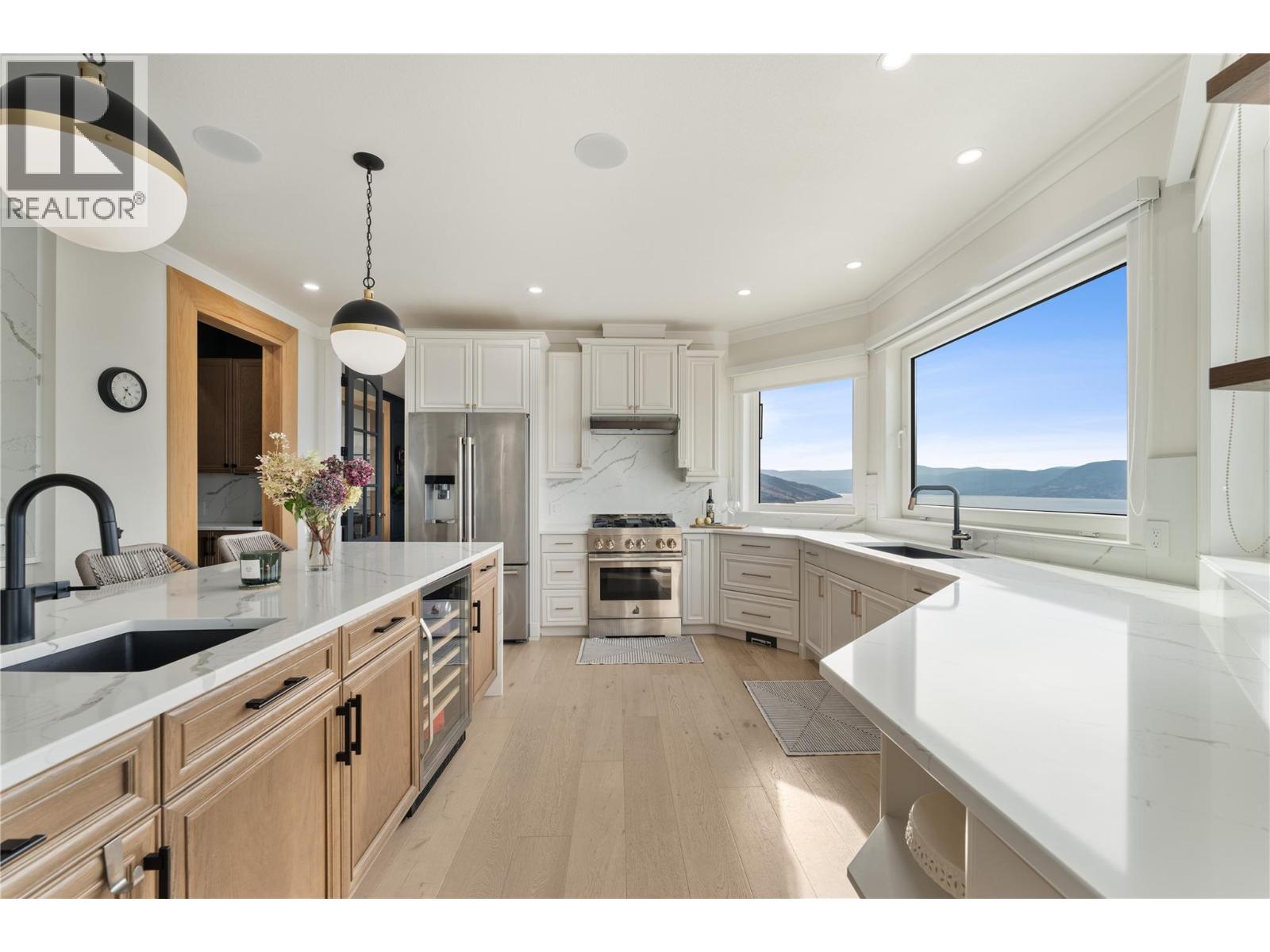 408 Okaview Road, Kelowna, British Columbia  V1W 4K2 - Photo 5 - 10399882