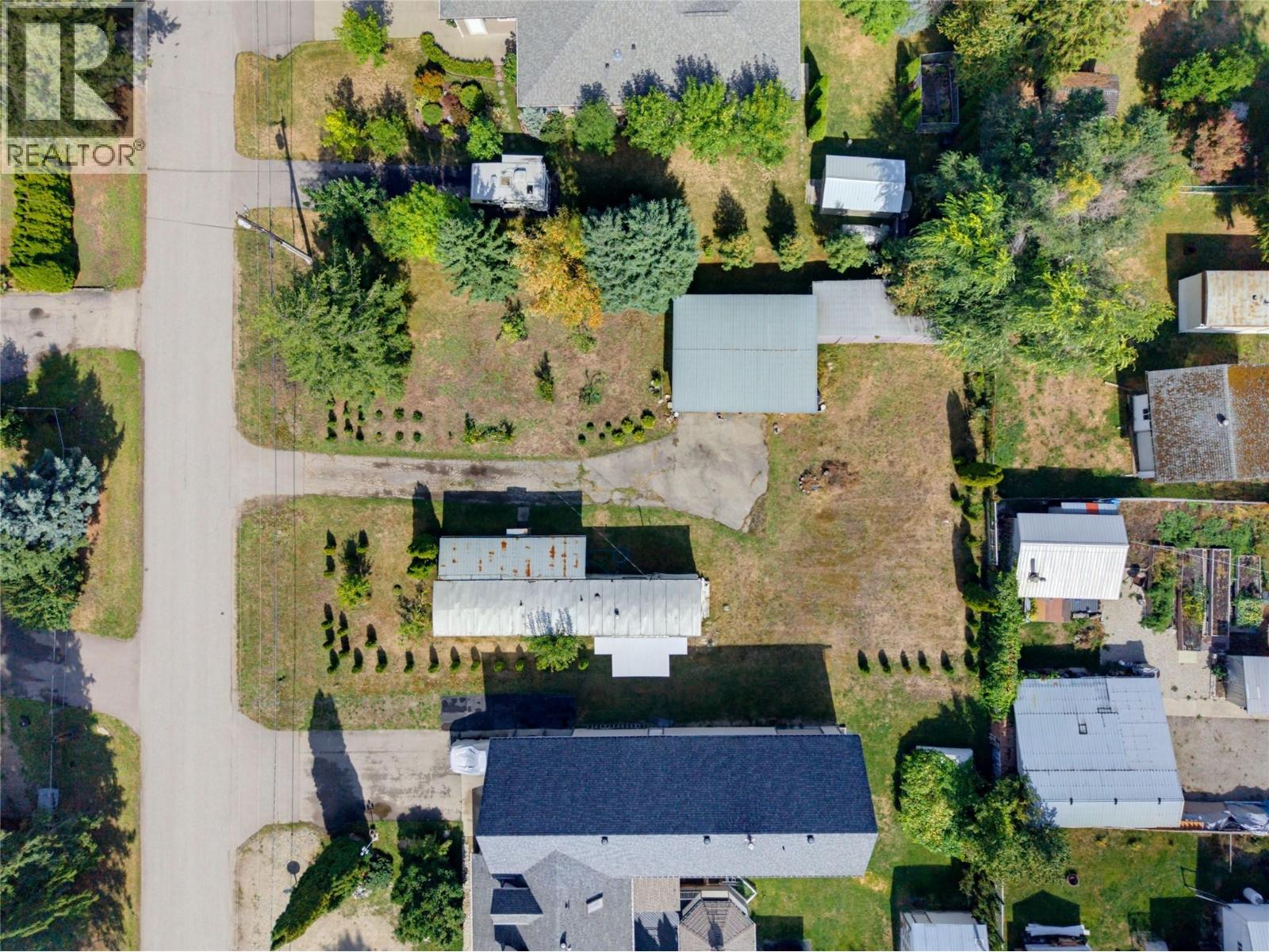 405 Gillis Avenue, Sicamous, British Columbia  V0E 2V1 - Photo 2 - 10400970