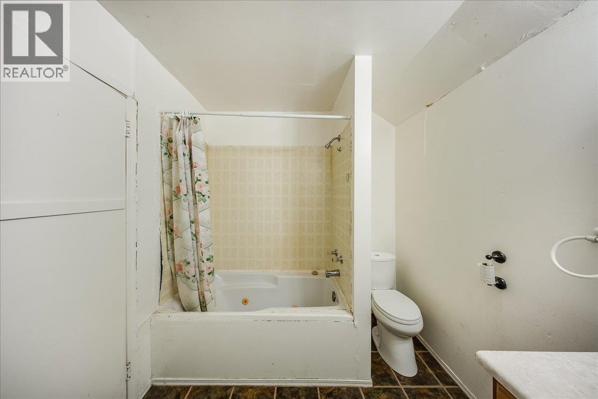 1427 Airport Road, Salmo, British Columbia  V0G 1Z0 - Photo 10 - 10400712