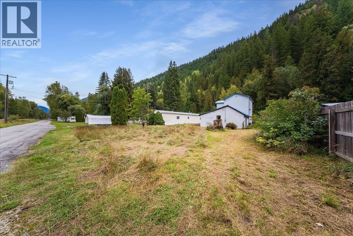 1427 Airport Road, Salmo, British Columbia  V0G 1Z0 - Photo 20 - 10400712