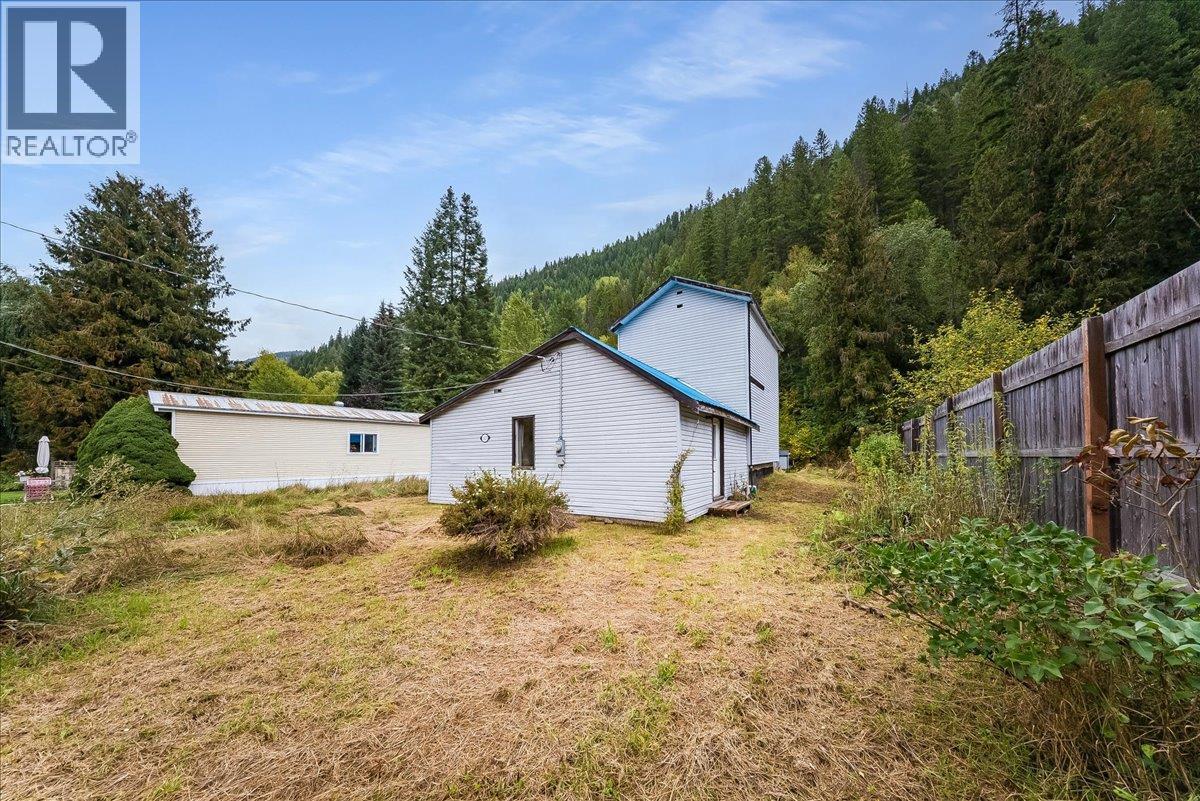 1427 Airport Road, Salmo, British Columbia  V0G 1Z0 - Photo 21 - 10400712