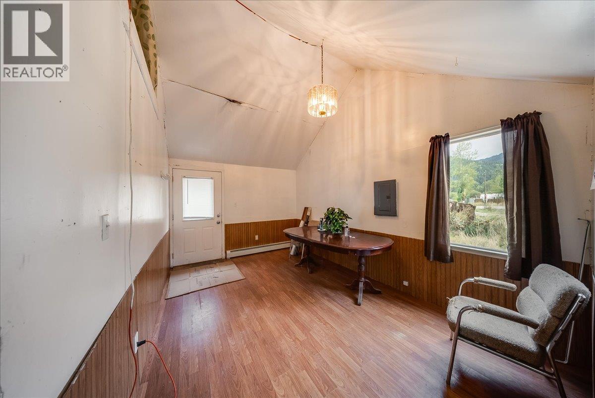 1427 Airport Road, Salmo, British Columbia  V0G 1Z0 - Photo 3 - 10400712