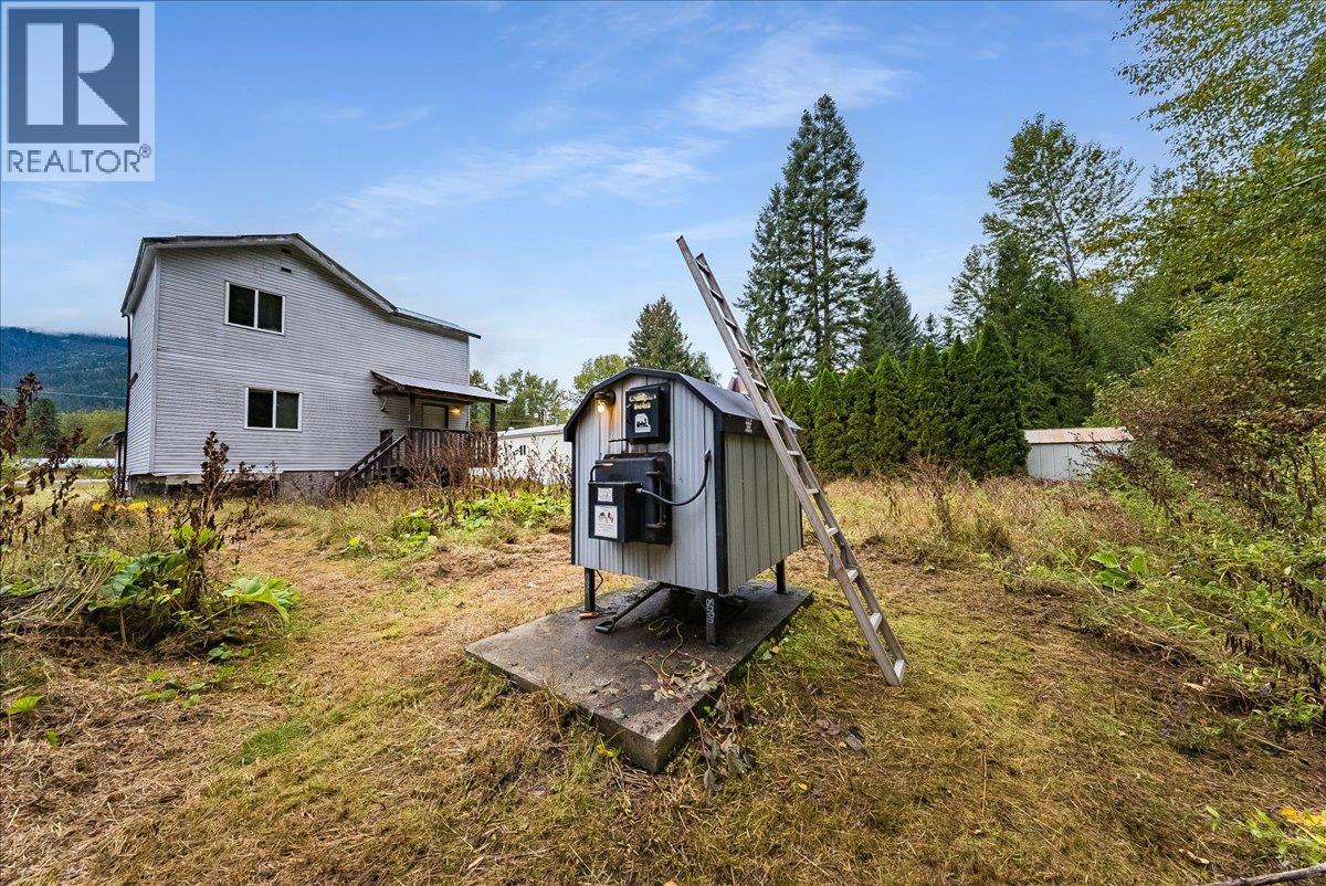 1427 Airport Road, Salmo, British Columbia  V0G 1Z0 - Photo 31 - 10400712