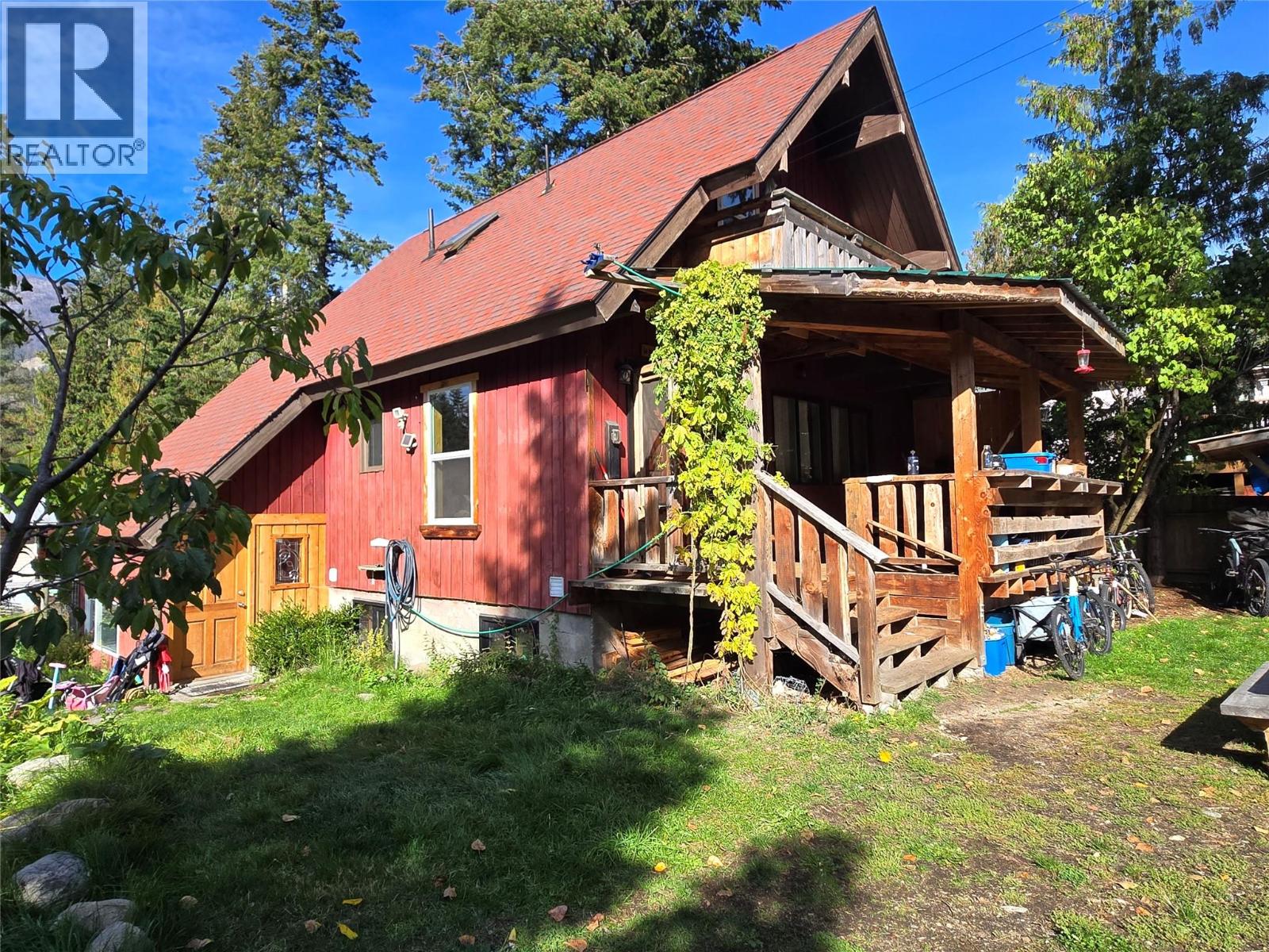 1013 Slocan Street, Slocan, British Columbia  V1L 2C0 - Photo 1 - 10400803