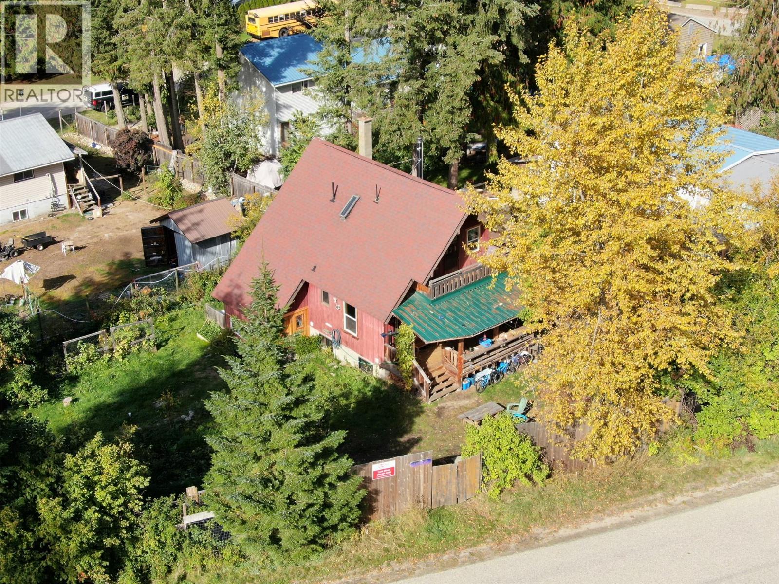 1013 Slocan Street, Slocan, British Columbia  V1L 2C0 - Photo 3 - 10400803