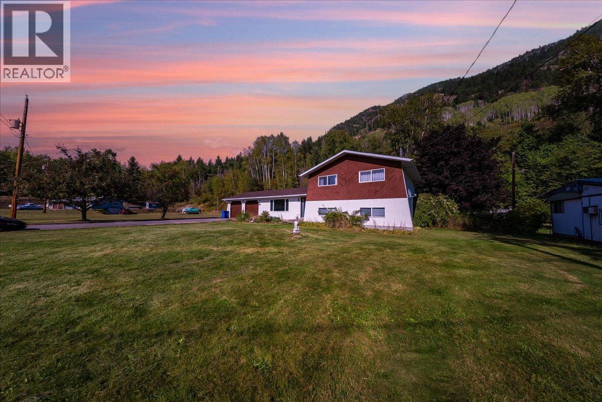 2129 Raspberry Road, Castlegar, British Columbia  V1N 4T6 - Photo 1 - 10400574