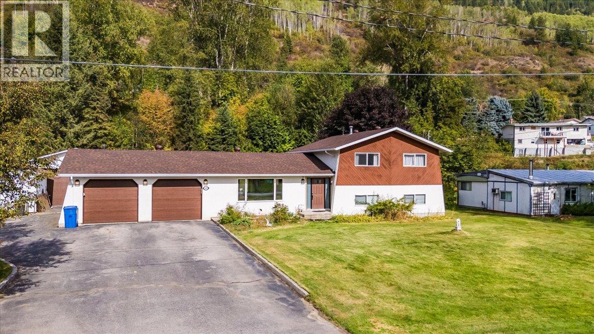 2129 Raspberry Road, Castlegar, British Columbia  V1N 4T6 - Photo 2 - 10400574