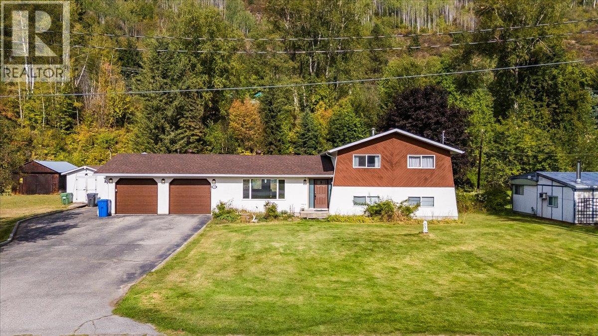 2129 Raspberry Road, Castlegar, British Columbia  V1N 4T6 - Photo 3 - 10400574