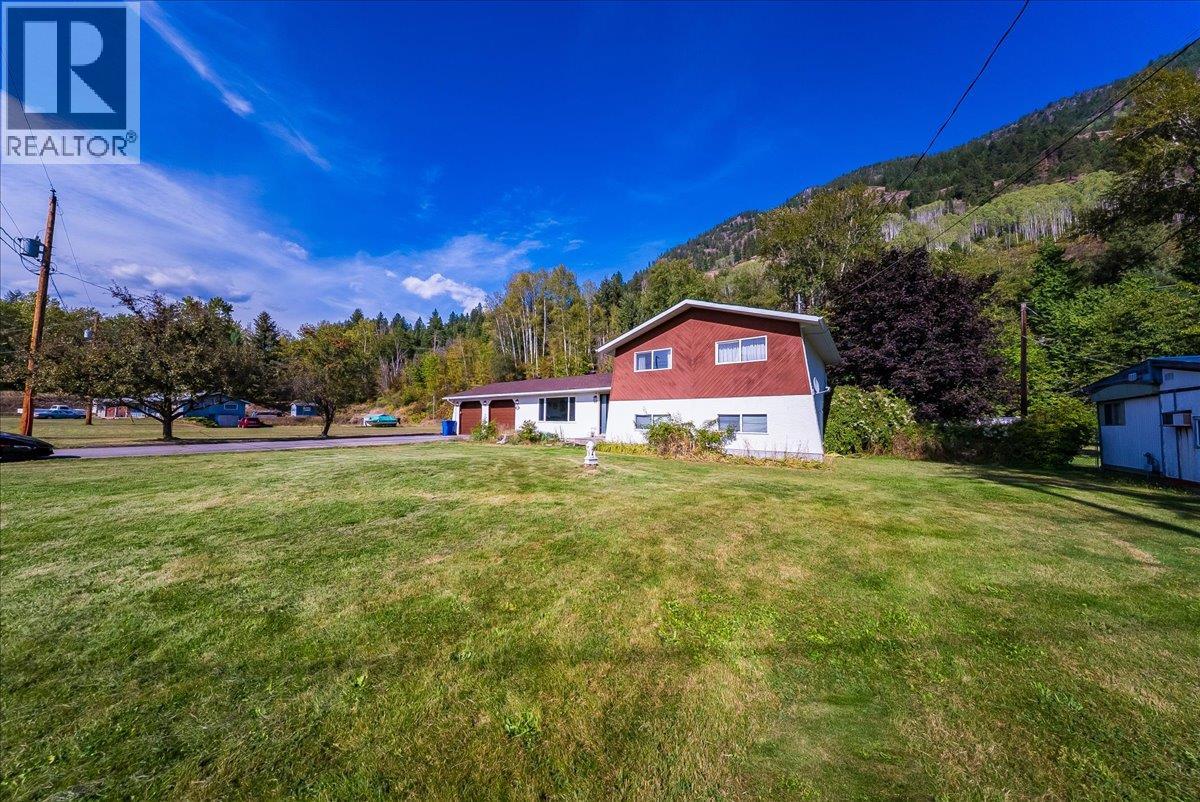 2129 Raspberry Road, Castlegar, British Columbia  V1N 4T6 - Photo 49 - 10400574