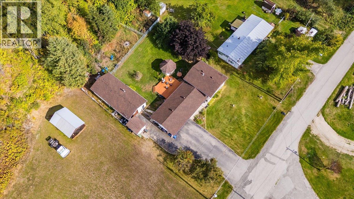 2129 Raspberry Road, Castlegar, British Columbia  V1N 4T6 - Photo 5 - 10400574