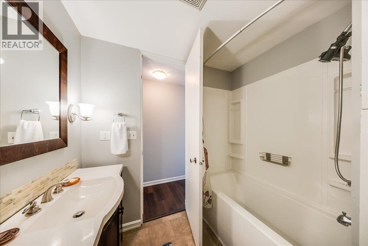 1106 Clarke Road, Robson, British Columbia  V0G 1X0 - Photo 27 - 10400696
