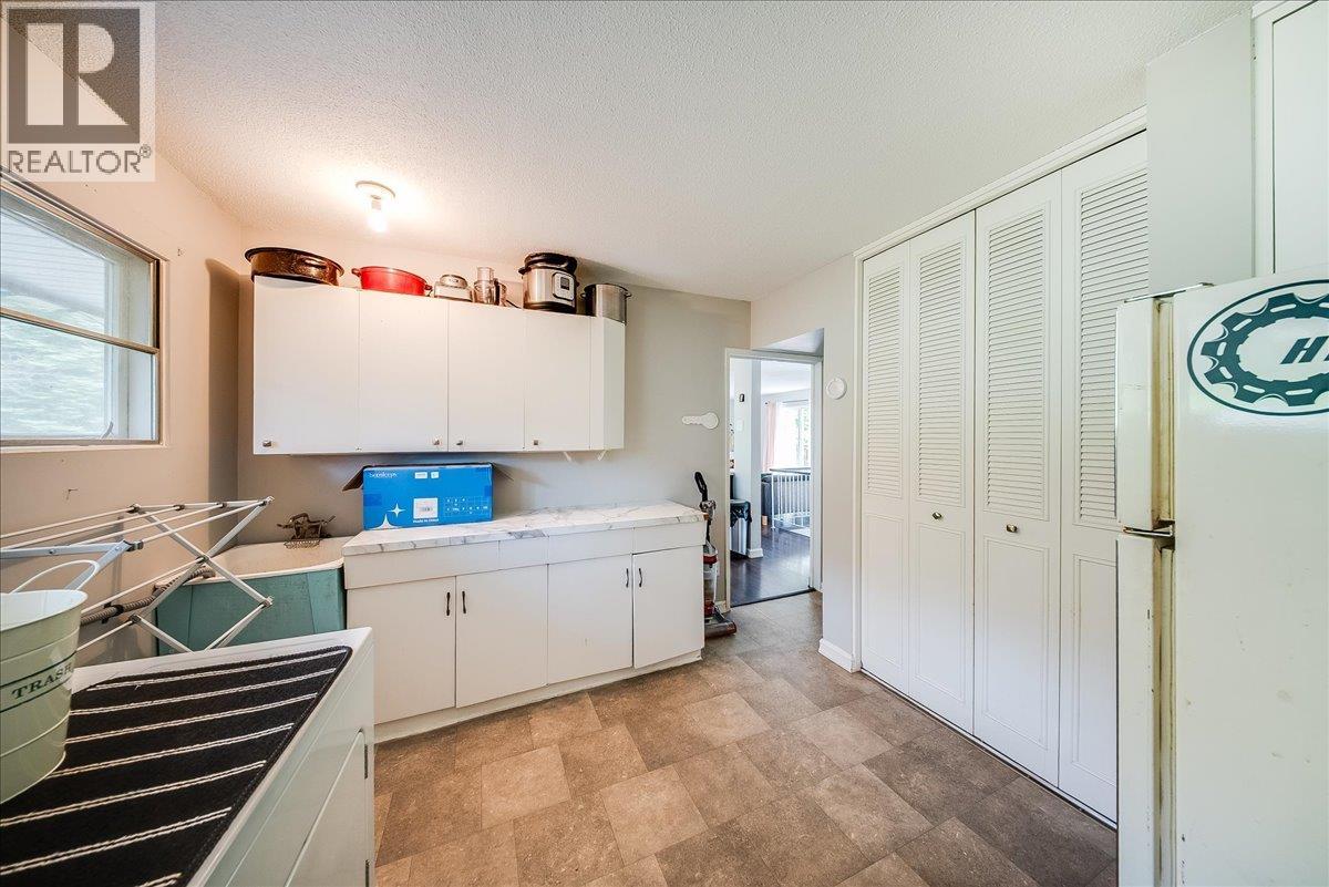 1106 Clarke Road, Robson, British Columbia  V0G 1X0 - Photo 29 - 10400696