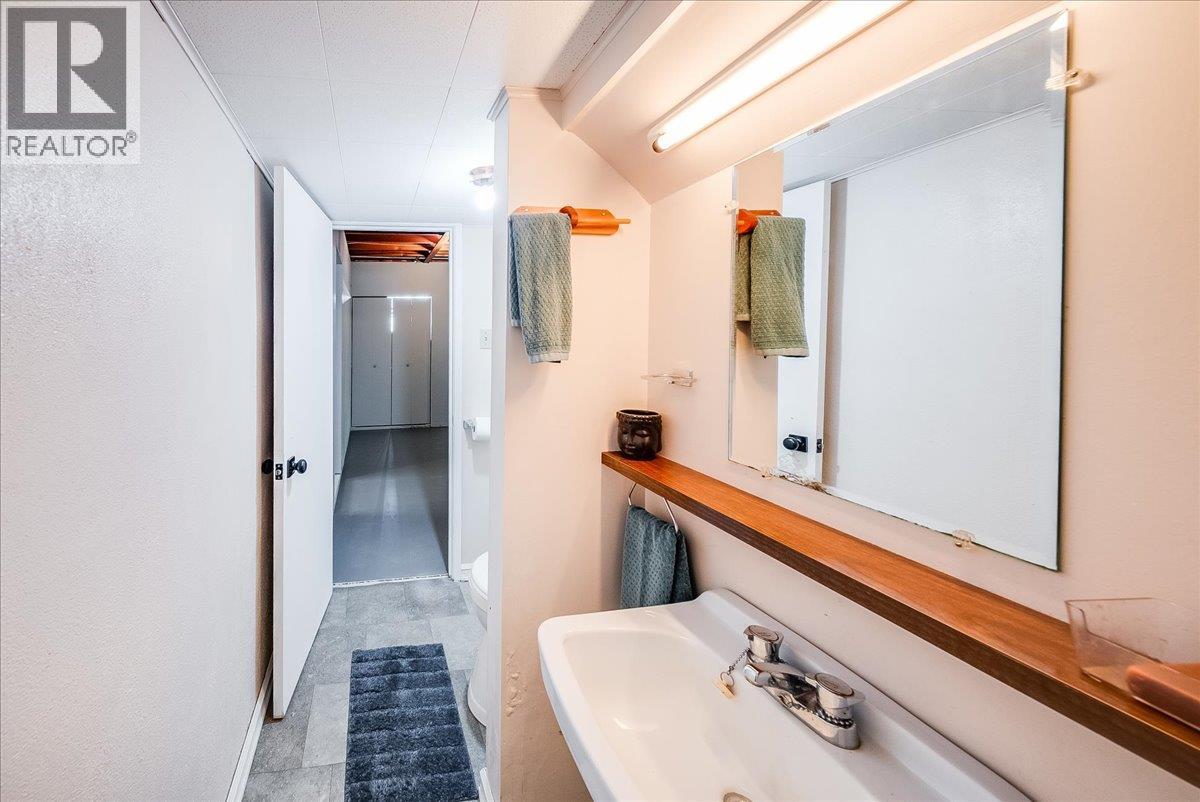 1106 Clarke Road, Robson, British Columbia  V0G 1X0 - Photo 36 - 10400696