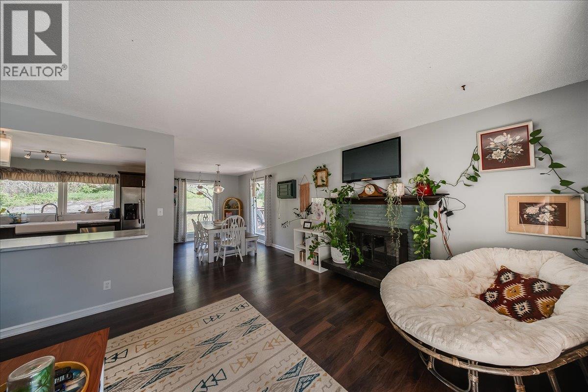 1106 Clarke Road, Robson, British Columbia  V0G 1X0 - Photo 5 - 10400696