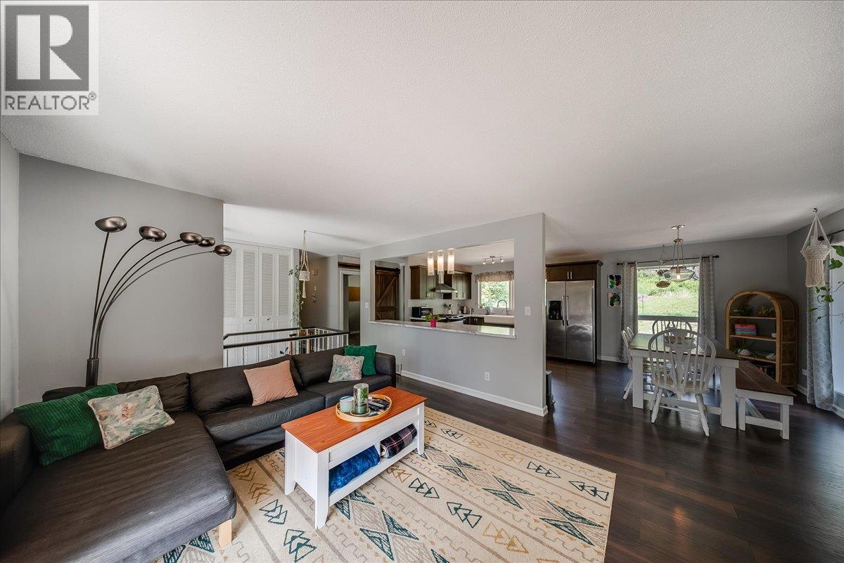 1106 Clarke Road, Robson, British Columbia  V0G 1X0 - Photo 6 - 10400696