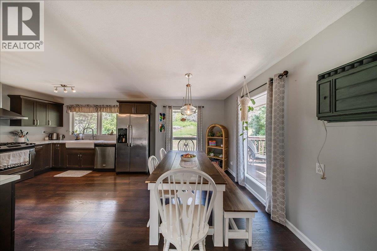 1106 Clarke Road, Robson, British Columbia  V0G 1X0 - Photo 8 - 10400696
