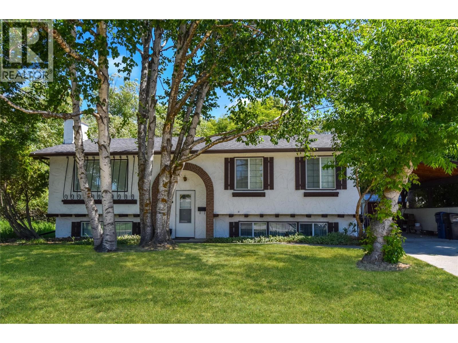 508 16th Ave S, Cranbrook, British Columbia  V1C 2Z9 - Photo 1 - 10400866