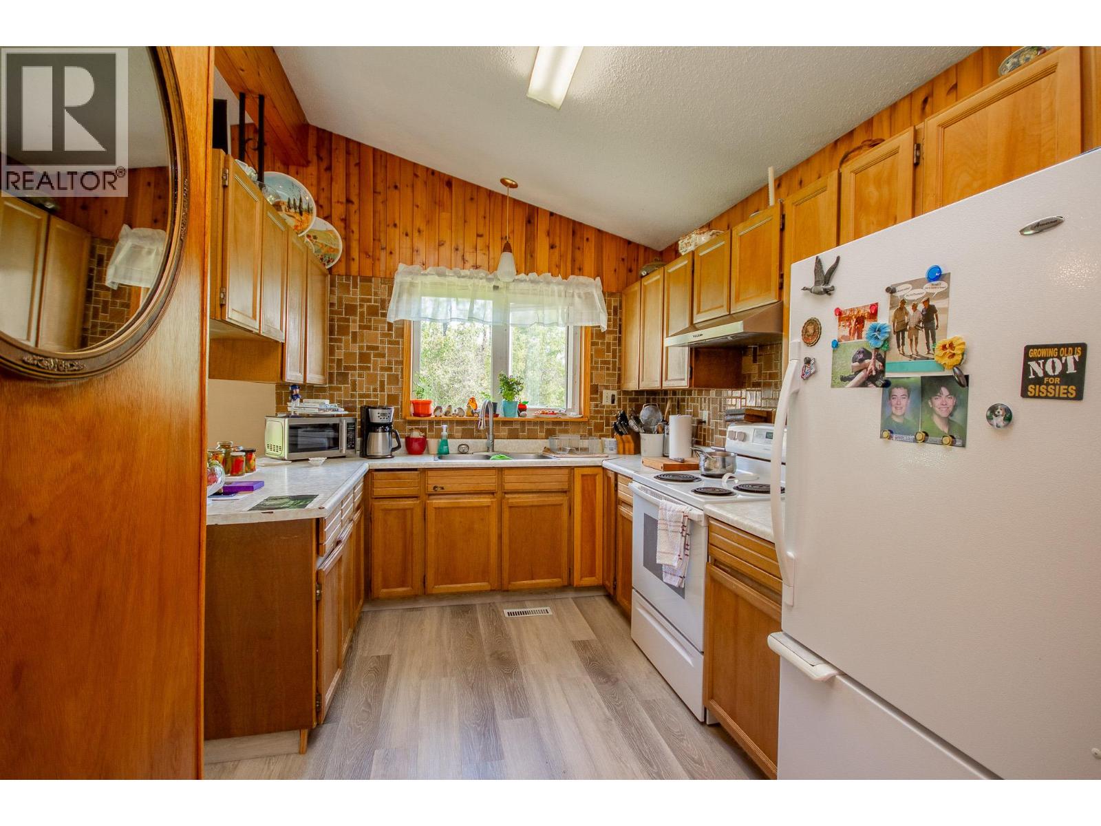 14034 211 Road, Dawson Creek, British Columbia  V1G 4G7 - Photo 3 - 10400983