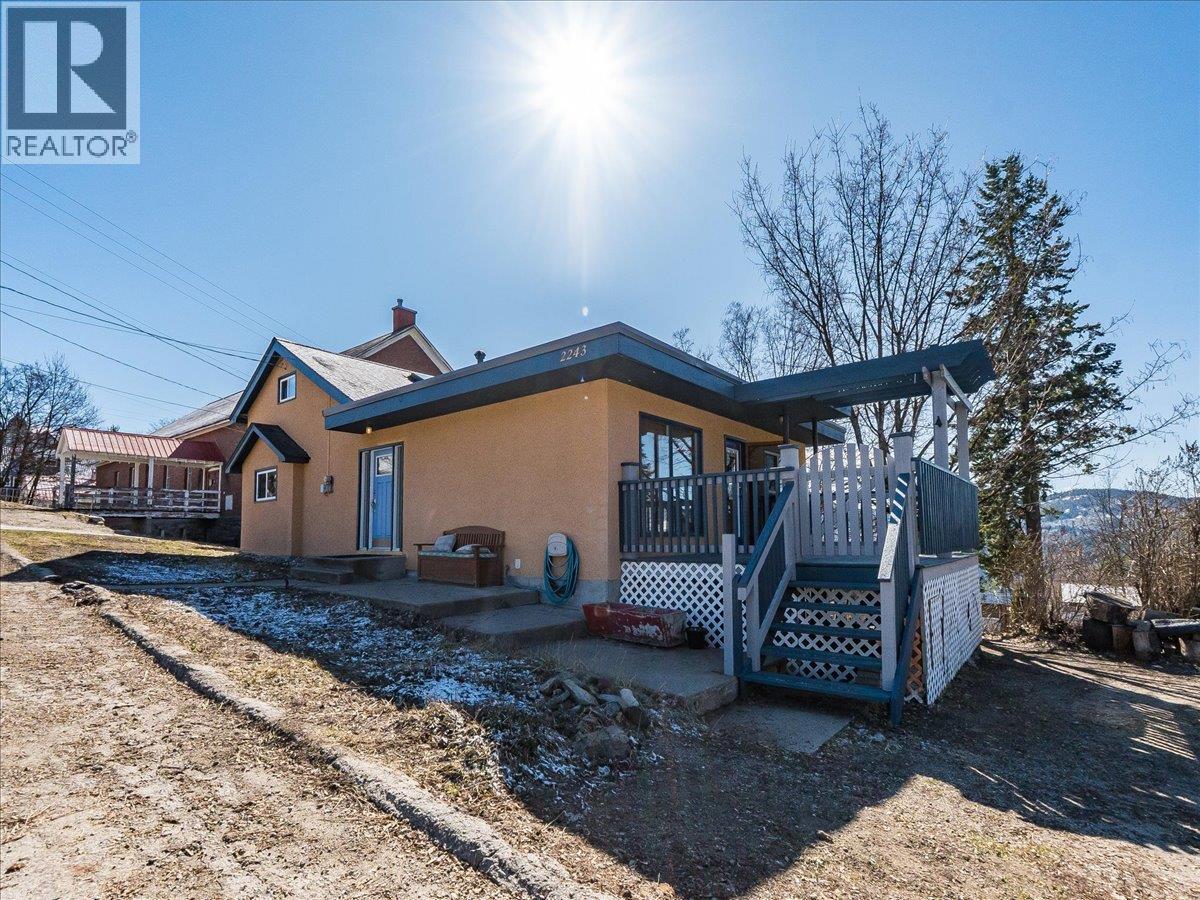 2243 First Avenue, Rossland, British Columbia  V0G 1Y0 - Photo 1 - 10401002