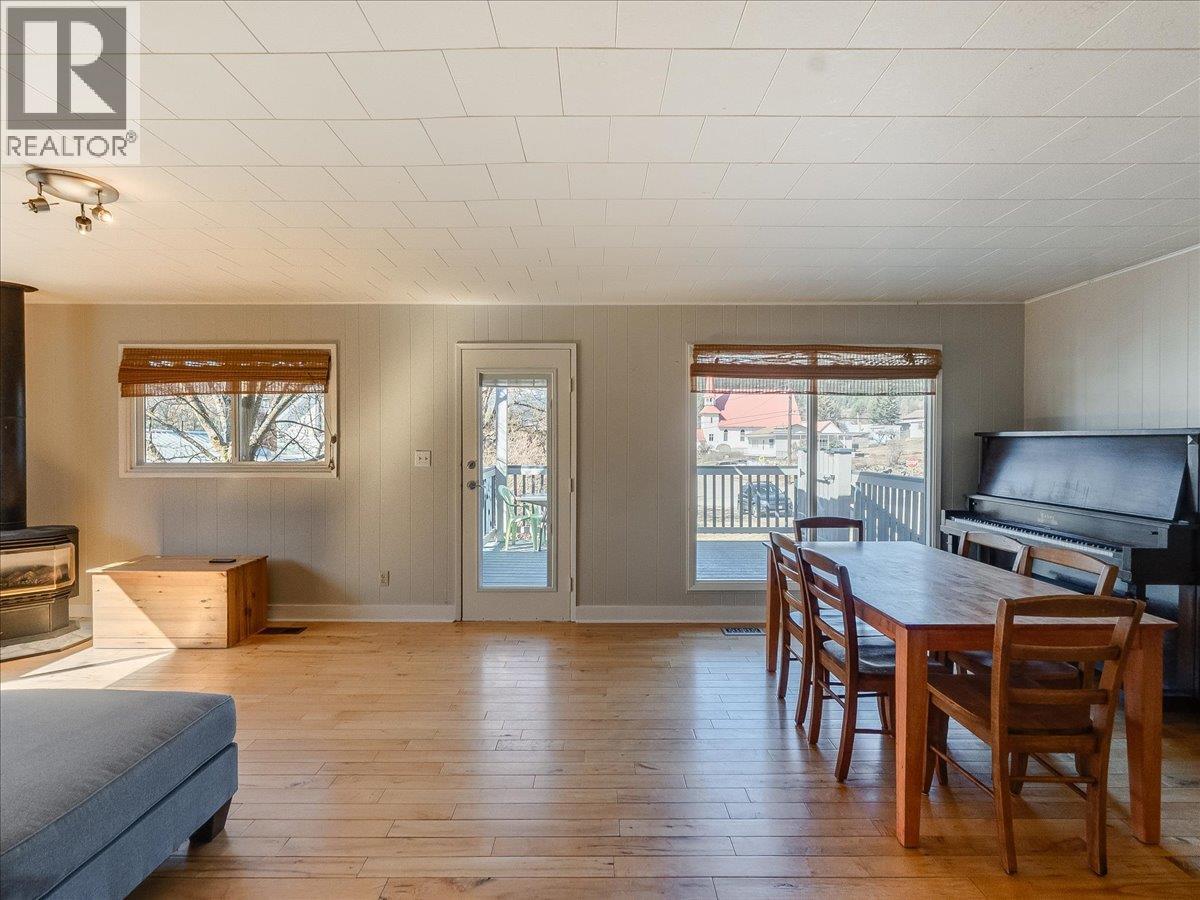 2243 First Avenue, Rossland, British Columbia  V0G 1Y0 - Photo 10 - 10401002