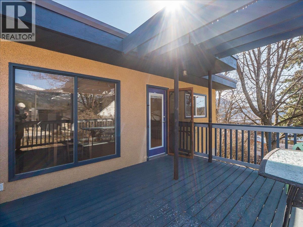 2243 First Avenue, Rossland, British Columbia  V0G 1Y0 - Photo 11 - 10401002