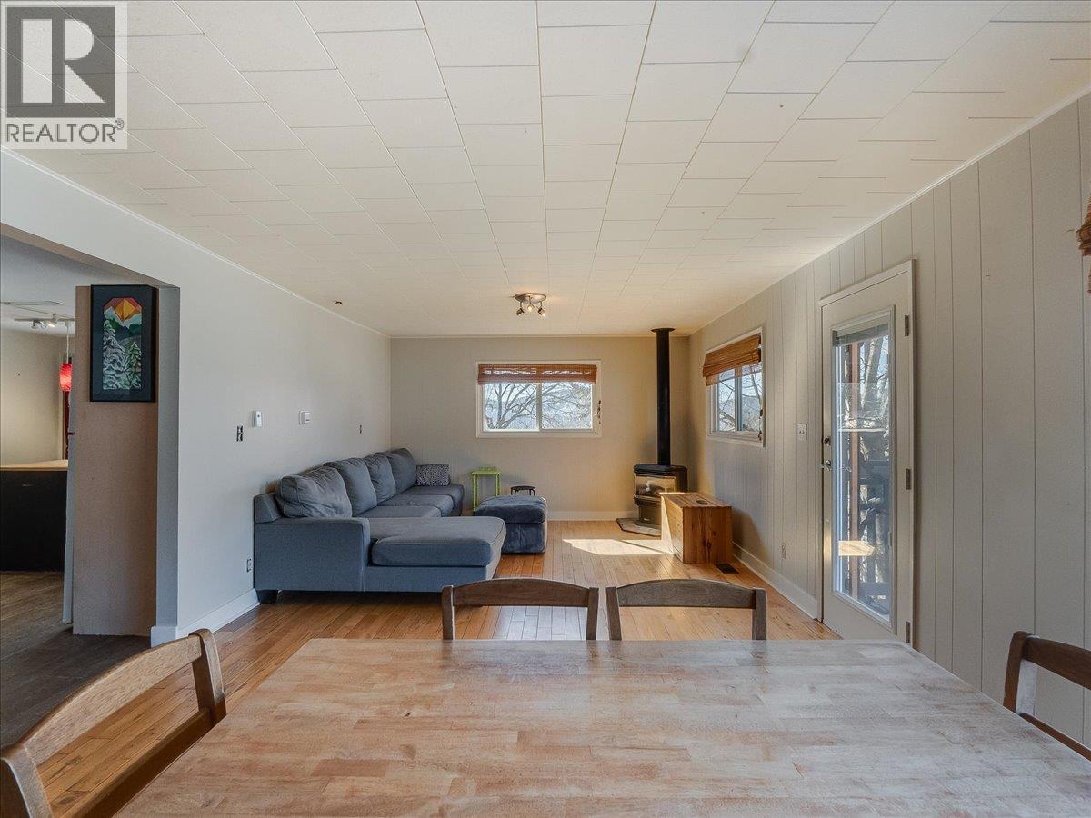 2243 First Avenue, Rossland, British Columbia  V0G 1Y0 - Photo 16 - 10401002