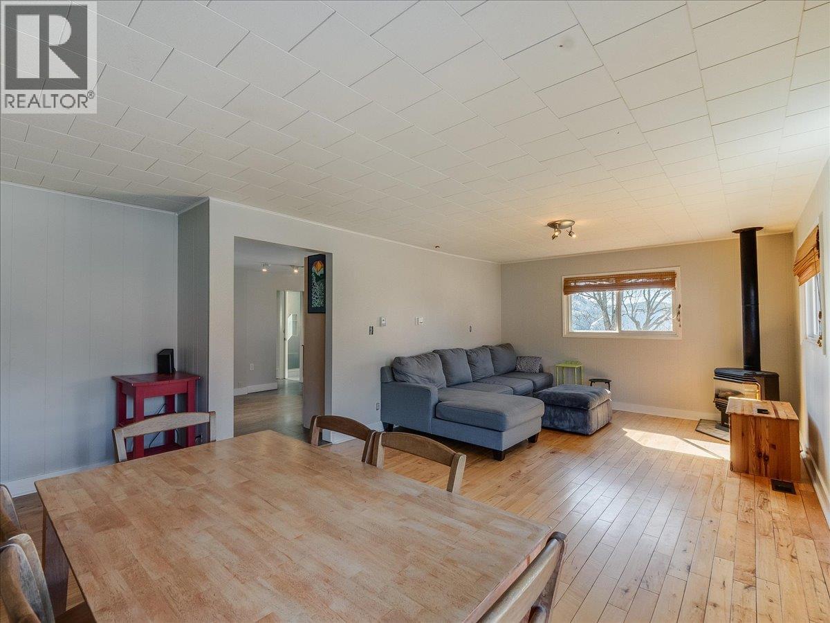 2243 First Avenue, Rossland, British Columbia  V0G 1Y0 - Photo 17 - 10401002