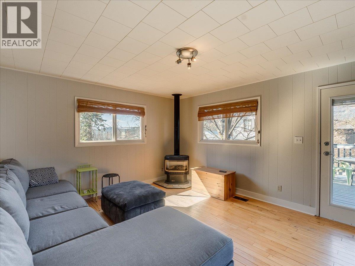 2243 First Avenue, Rossland, British Columbia  V0G 1Y0 - Photo 18 - 10401002