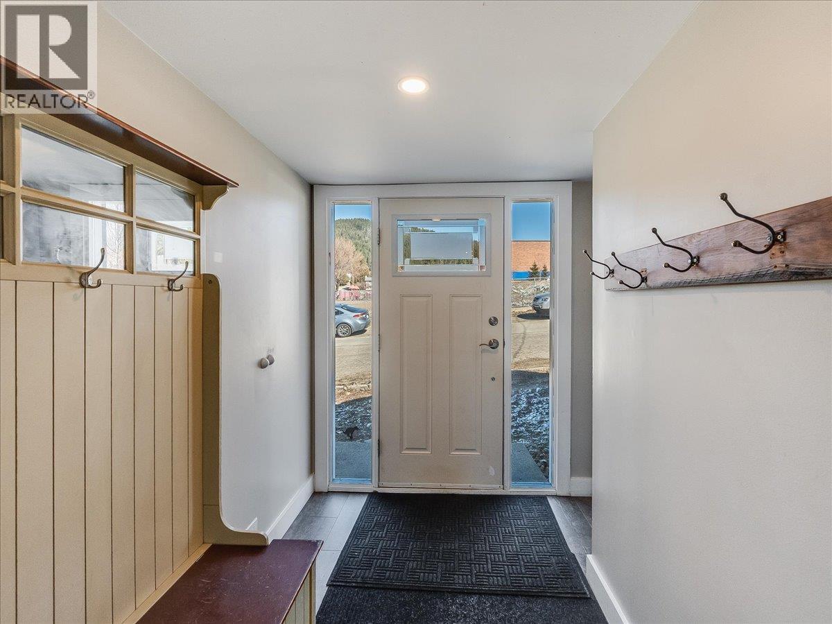 2243 First Avenue, Rossland, British Columbia  V0G 1Y0 - Photo 2 - 10401002