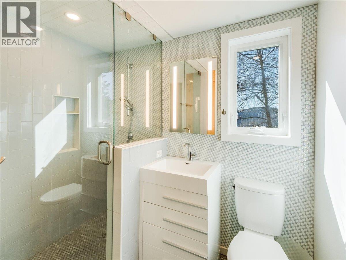 2243 First Avenue, Rossland, British Columbia  V0G 1Y0 - Photo 21 - 10401002