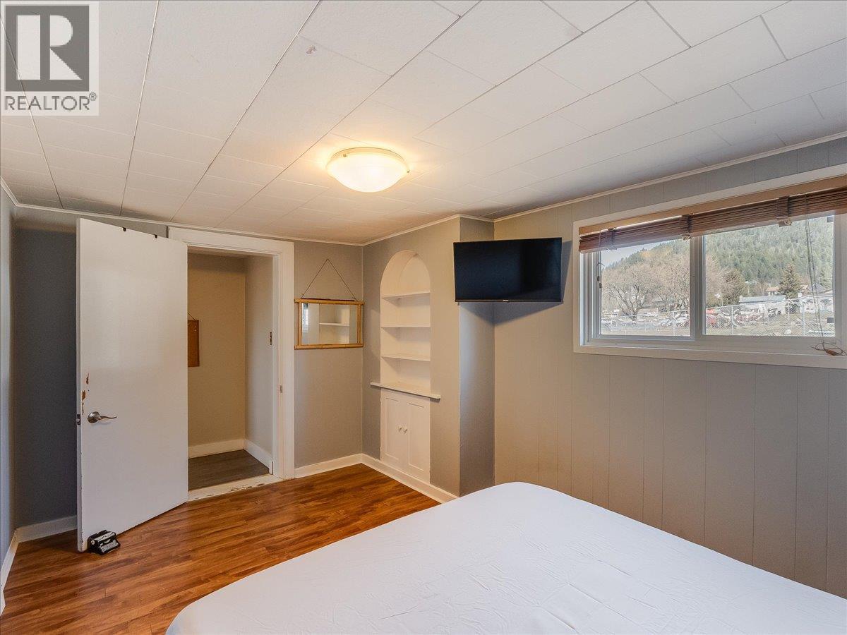 2243 First Avenue, Rossland, British Columbia  V0G 1Y0 - Photo 27 - 10401002