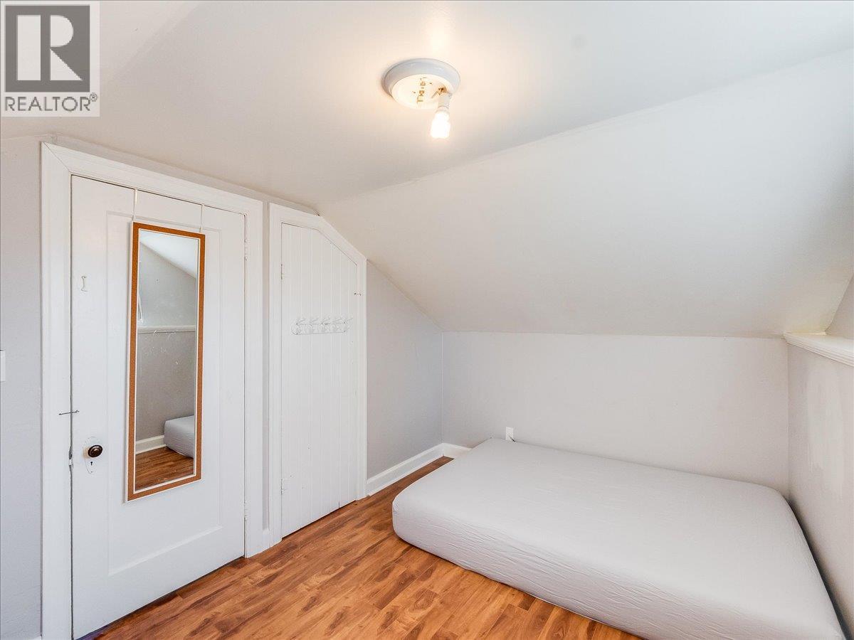 2243 First Avenue, Rossland, British Columbia  V0G 1Y0 - Photo 31 - 10401002