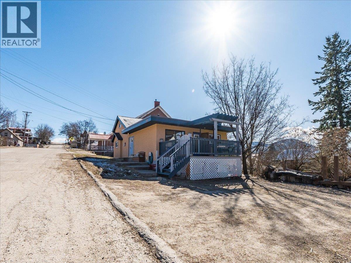 2243 First Avenue, Rossland, British Columbia  V0G 1Y0 - Photo 32 - 10401002