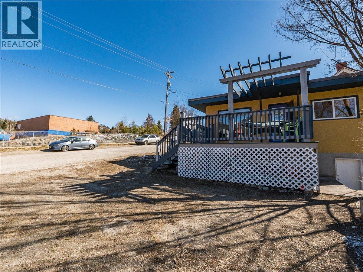 2243 First Avenue, Rossland, British Columbia  V0G 1Y0 - Photo 34 - 10401002