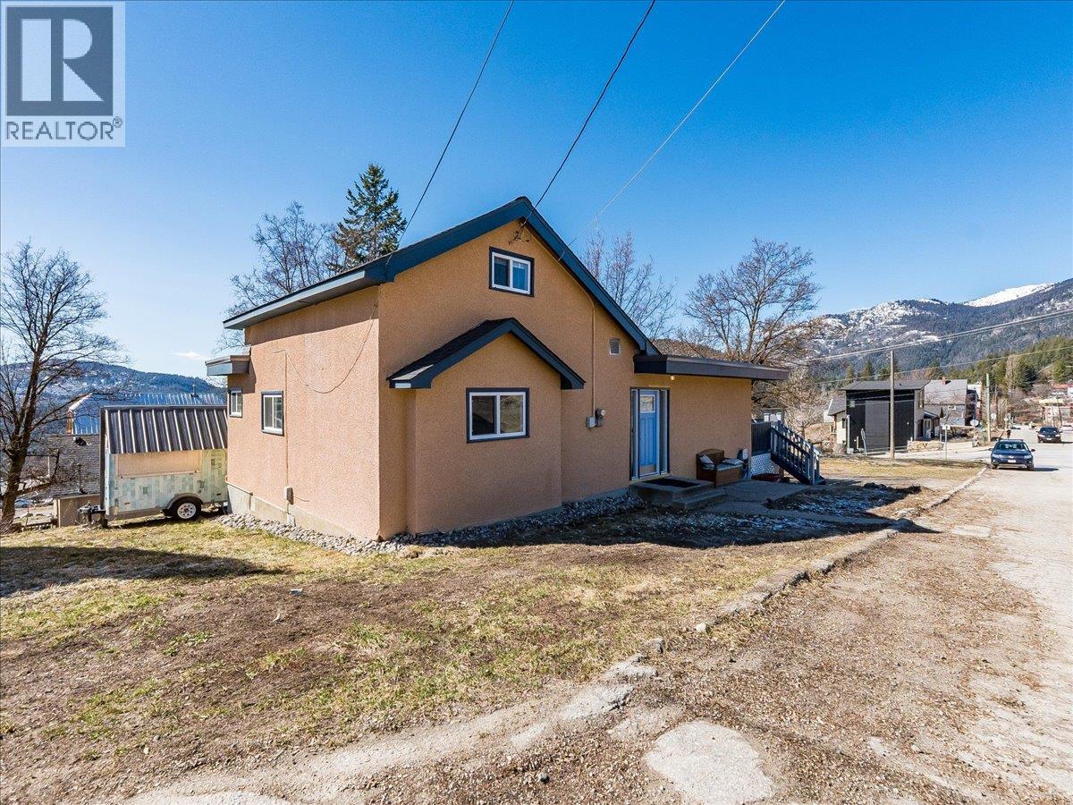 2243 First Avenue, Rossland, British Columbia  V0G 1Y0 - Photo 35 - 10401002