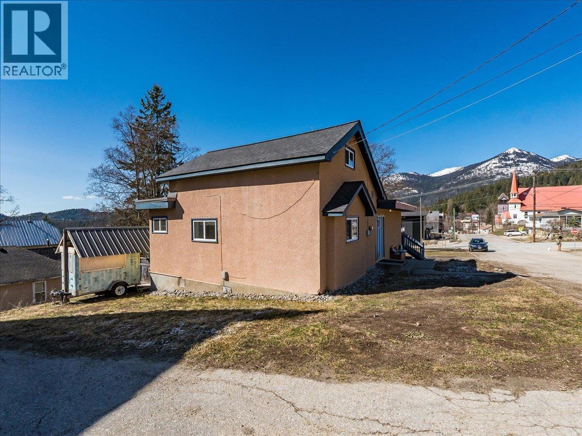 2243 First Avenue, Rossland, British Columbia  V0G 1Y0 - Photo 36 - 10401002