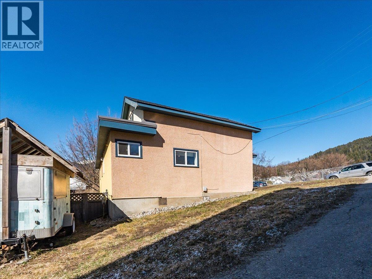 2243 First Avenue, Rossland, British Columbia  V0G 1Y0 - Photo 37 - 10401002