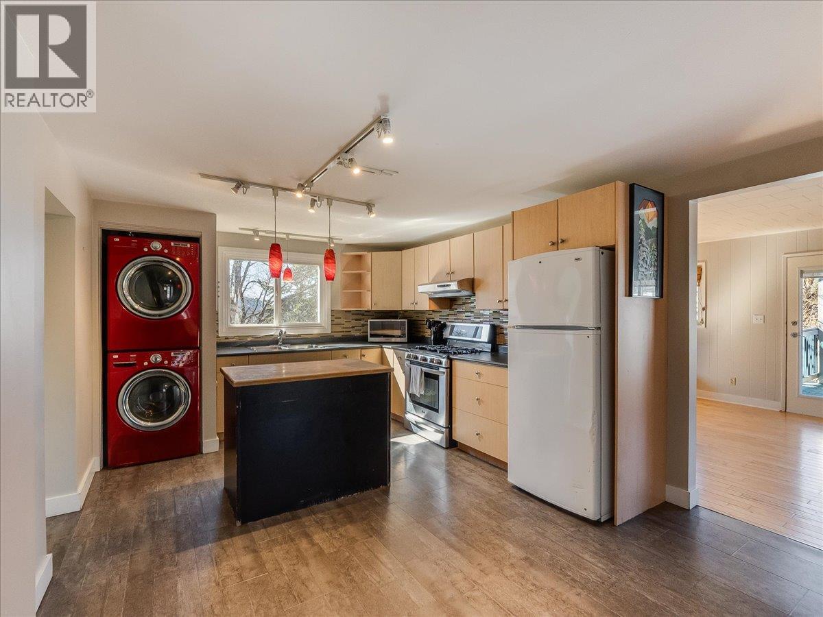 2243 First Avenue, Rossland, British Columbia  V0G 1Y0 - Photo 4 - 10401002