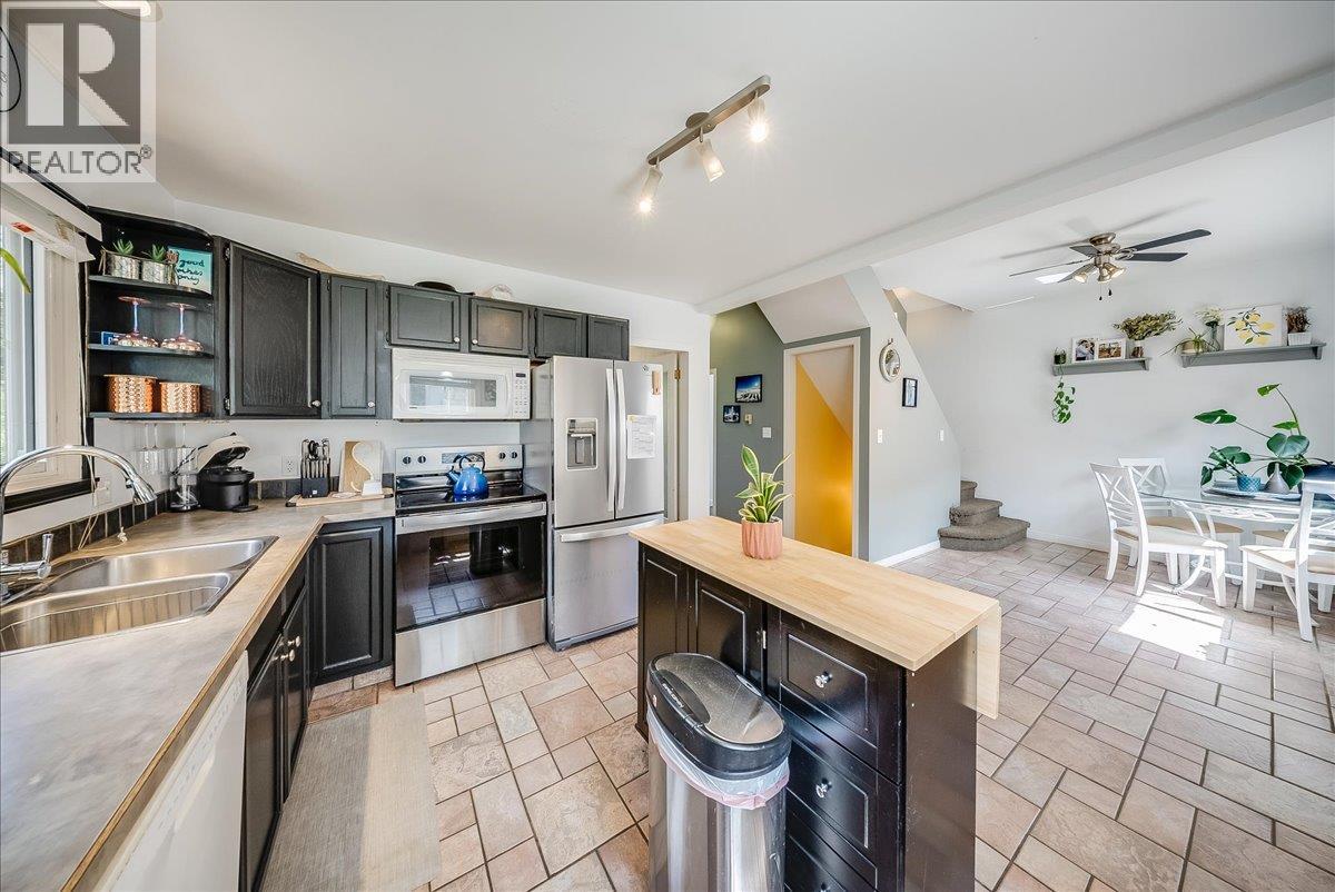 128 Haig Street, Warfield, British Columbia  V1R 2L9 - Photo 9 - 10400953