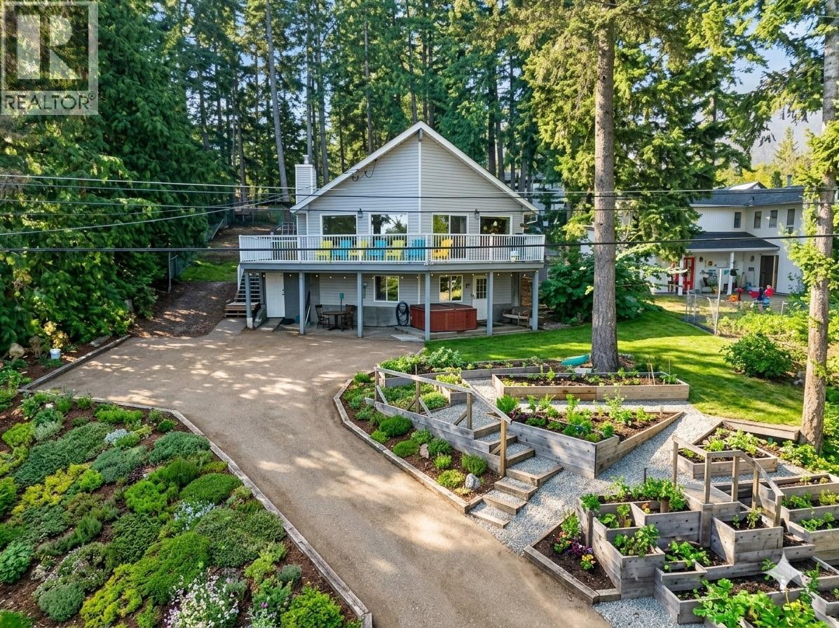 996 Arras Road, Sorrento, British Columbia  V0E 2W1 - Photo 1 - 10401013