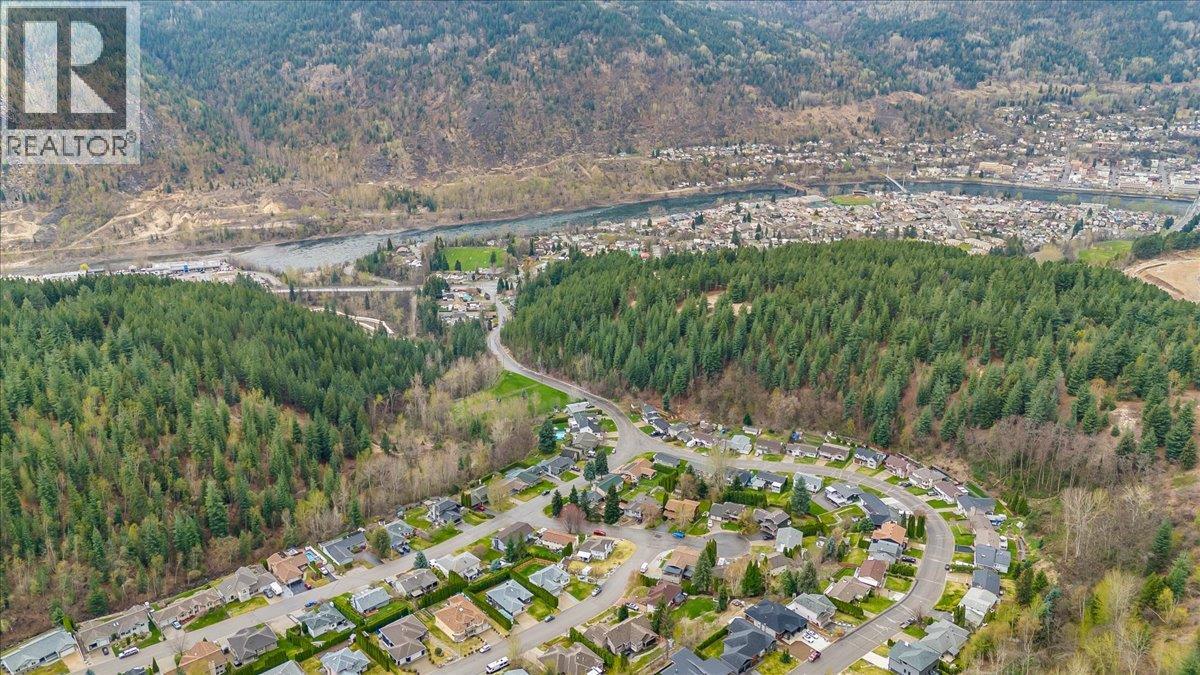 2455 Colin Crescent, Trail, British Columbia  V1R 4T4 - Photo 4 - 10400751