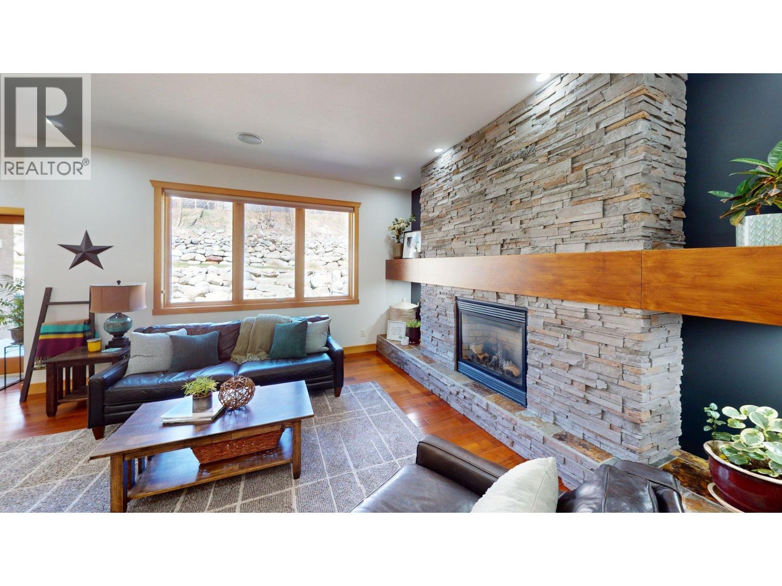 2455 Colin Crescent, Trail, British Columbia  V1R 4T4 - Photo 6 - 10400751