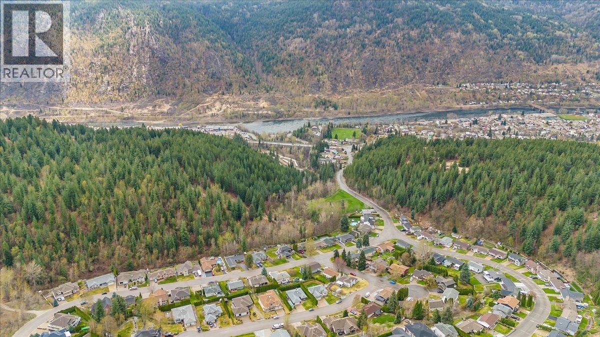 2455 Colin Crescent, Trail, British Columbia  V1R 4T4 - Photo 73 - 10400751