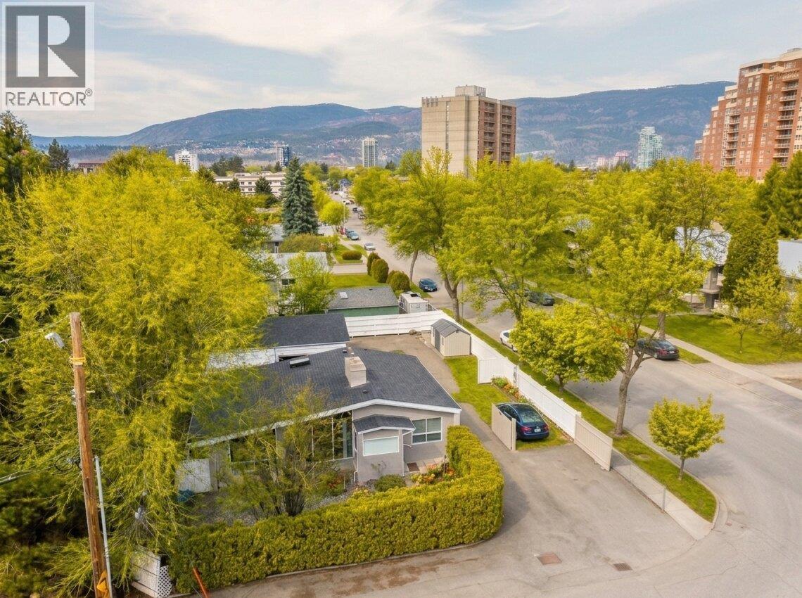 1201 Kelglen Crescent, Kelowna, British Columbia  V1Y 6K4 - Photo 4 - 10400900